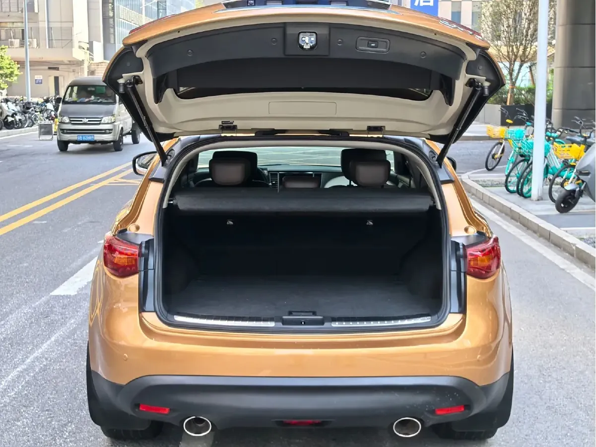 2013 Infiniti QX70 3.7L 351HP V6 7AT,autocango,china used car exporter,china ev exporter,chinese used car exporter,chinese used ev exporter