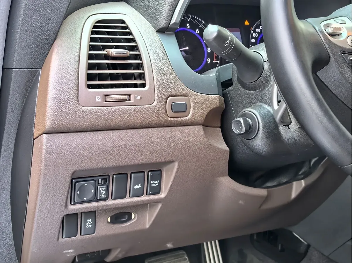 2013 Infiniti QX70 3.7L 351HP V6 7AT,autocango,china used car exporter,china ev exporter,chinese used car exporter,chinese used ev exporter