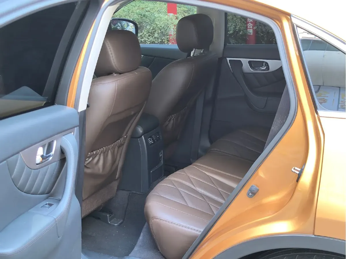 2013 Infiniti QX70 3.7L 351HP V6 7AT,autocango,china used car exporter,china ev exporter,chinese used car exporter,chinese used ev exporter