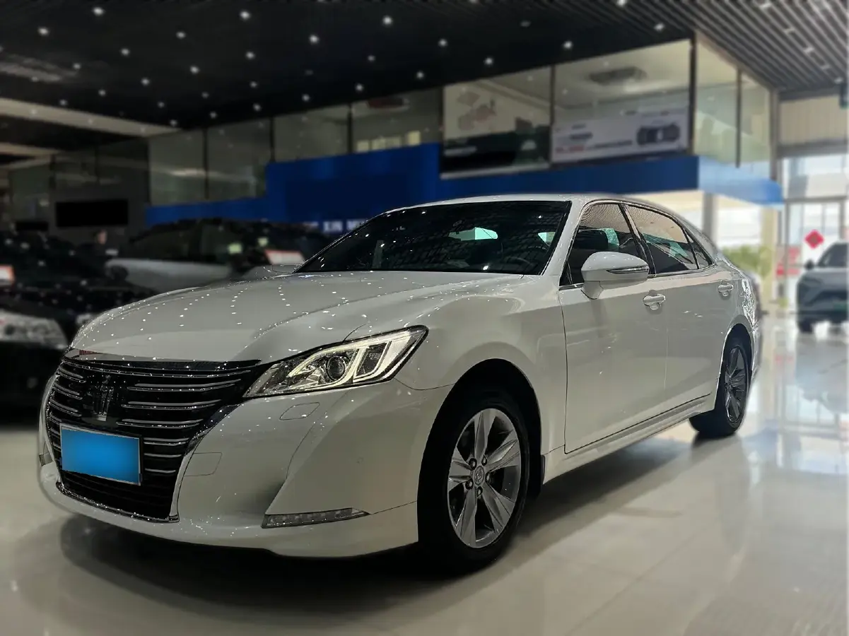 2015 Toyota Crown 2.5L 193HP V6 6AT