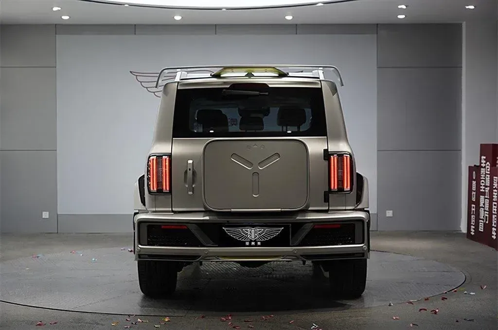 2021 Cyberspace 300 2.0T 227HP L4 8AT,autocango,china used car exporter,china ev exporter,chinese used car exporter,chinese used ev exporter