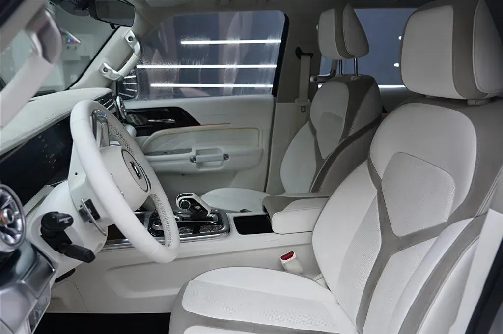 2021 Cyberspace 300 2.0T 227HP L4 8AT,autocango,china used car exporter,china ev exporter,chinese used car exporter,chinese used ev exporter