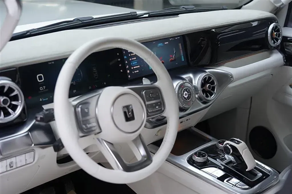 2021 Cyberspace 300 2.0T 227HP L4 8AT,autocango,china used car exporter,china ev exporter,chinese used car exporter,chinese used ev exporter