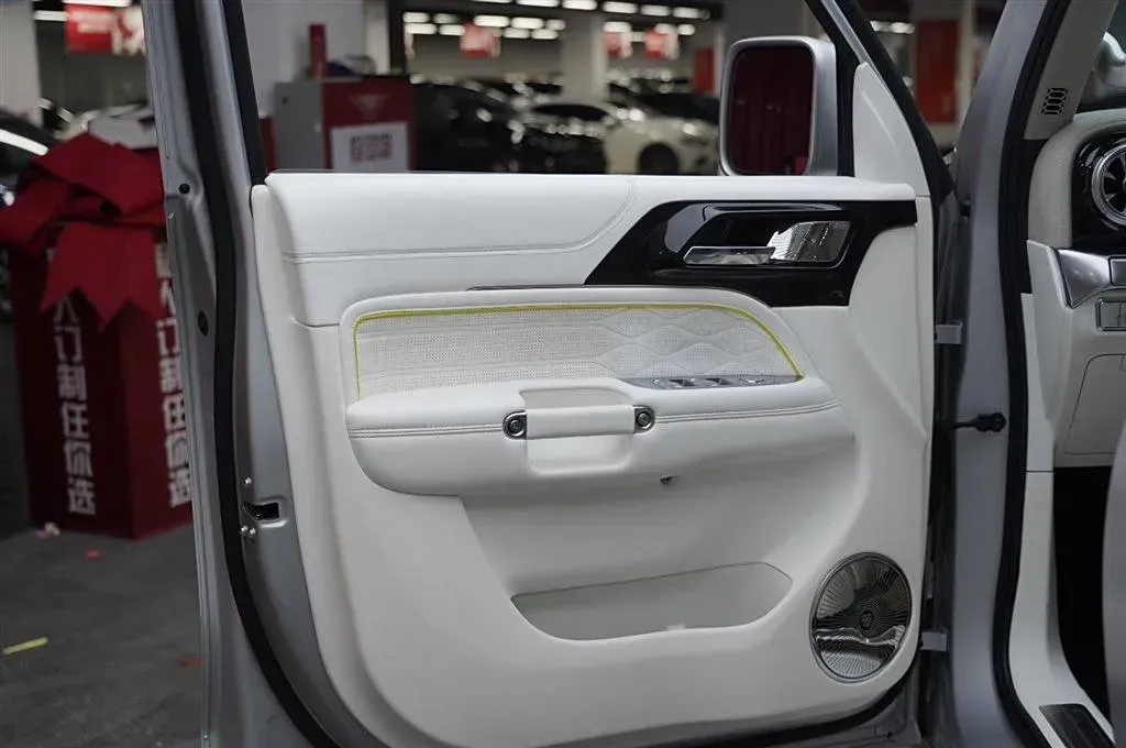 2021 Cyberspace 300 2.0T 227HP L4 8AT,autocango,china used car exporter,china ev exporter,chinese used car exporter,chinese used ev exporter