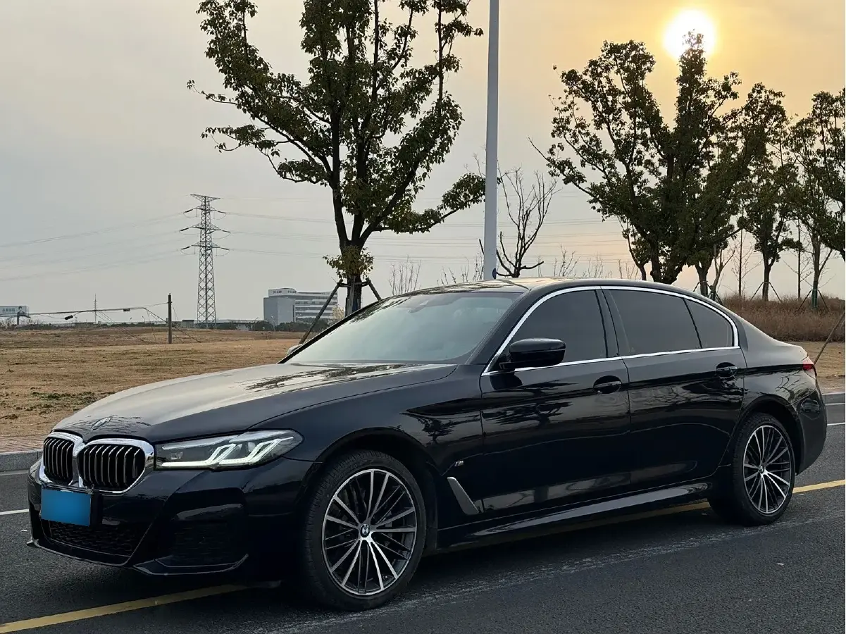 2024 BMW 5 Series 2.0T 258HP L4 8AT