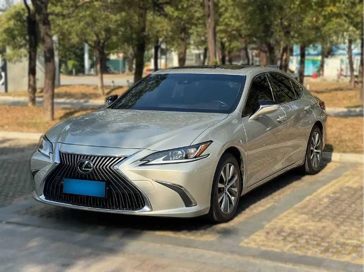 2018 Lexus ES 2.5L 207HP L4 8AT