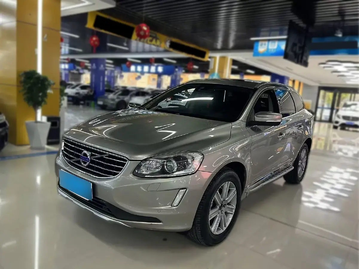 2016 Volvo XC60 2.0T 245HP L4 8AT