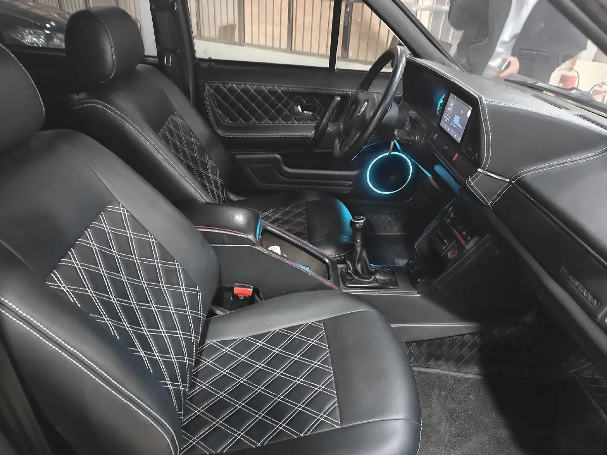 2004 Volkswagen Santana Classic 1.6L 87HP L4 5MT,autocango,china used car exporter,china ev exporter,chinese used car exporter,chinese used ev exporter