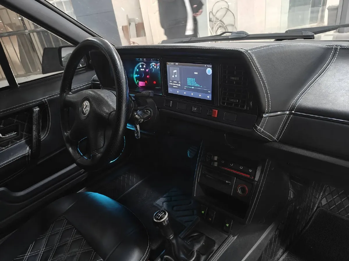 2004 Volkswagen Santana Classic 1.6L 87HP L4 5MT,autocango,china used car exporter,china ev exporter,chinese used car exporter,chinese used ev exporter