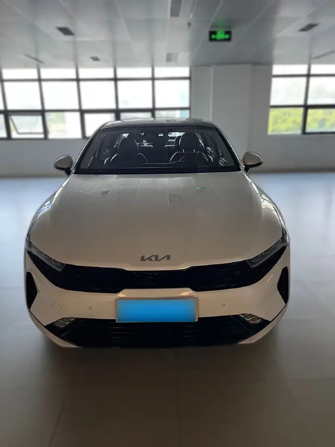2025 Kia K5 2.0T 240HP L4 8AT