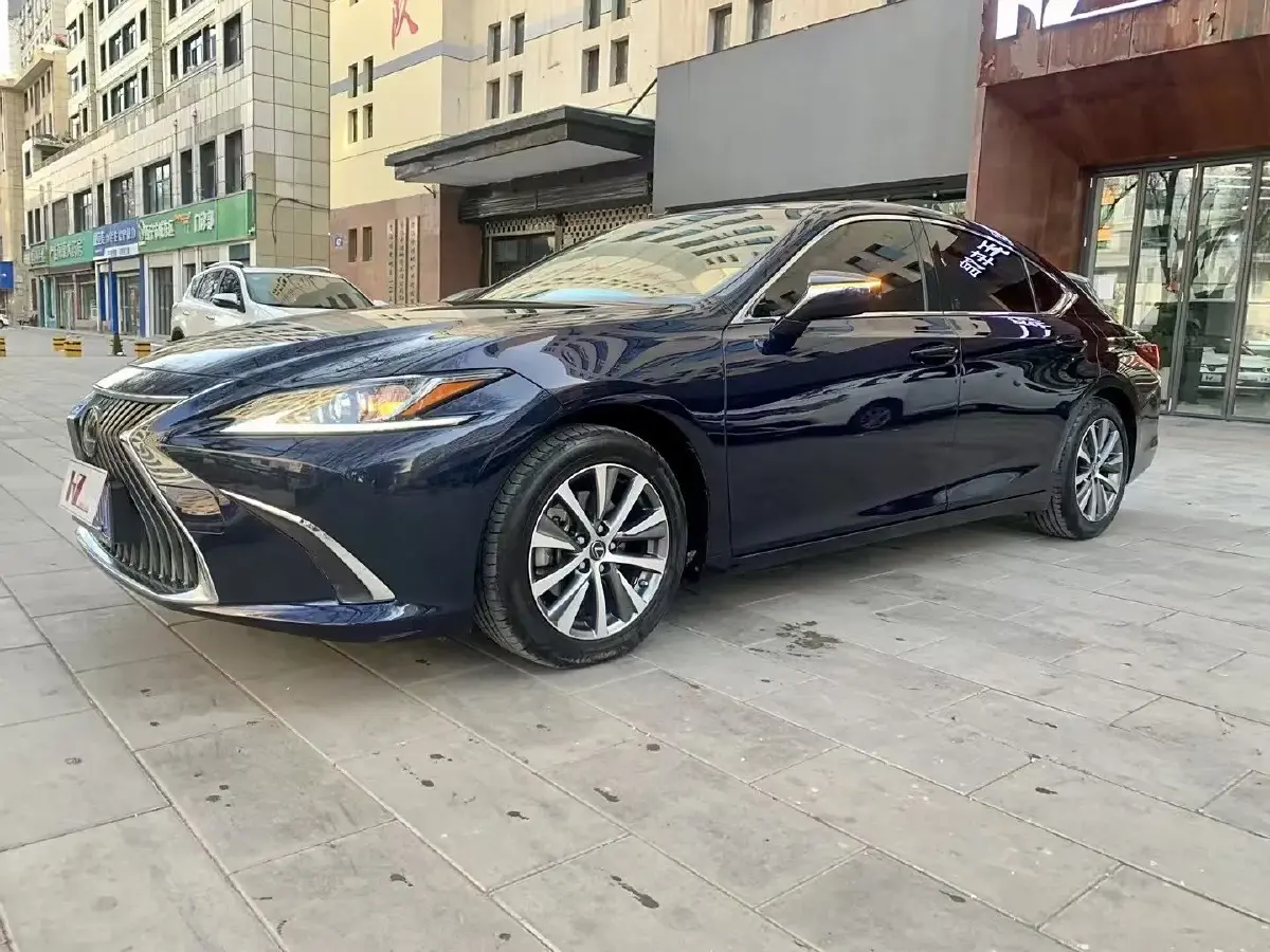 2020 Lexus ES 2.0L 173HP L4 CVT