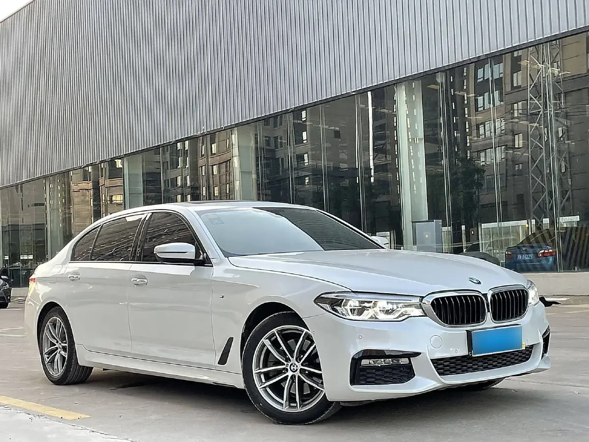 2018 BMW 5 Series 2.0T 184HP L4 8AT