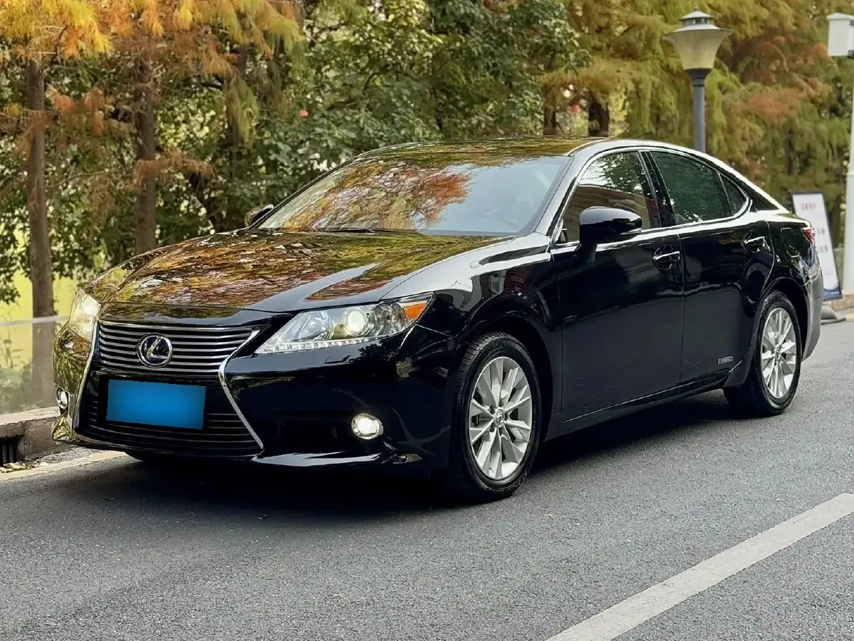 2013 Lexus ES 2.5L 160HP L4 E-CVT Hybrid