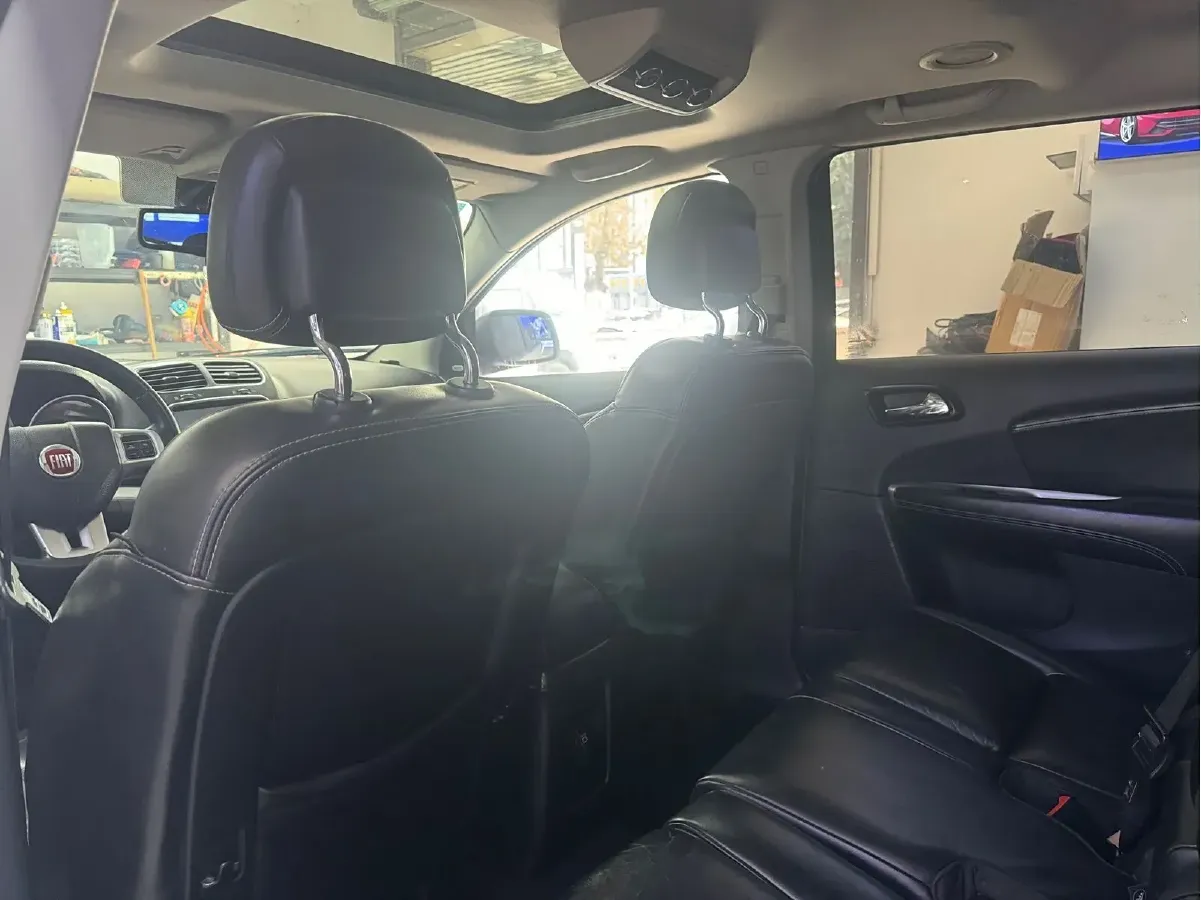 2012 Fiat Freemont 2.4L 170HP L4 6AT,autocango,china used car exporter,china ev exporter,chinese used car exporter,chinese used ev exporter