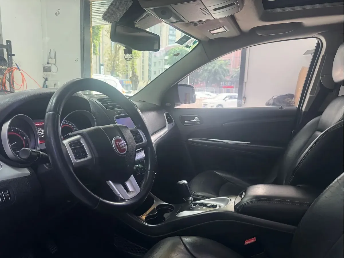 2012 Fiat Freemont 2.4L 170HP L4 6AT,autocango,china used car exporter,china ev exporter,chinese used car exporter,chinese used ev exporter