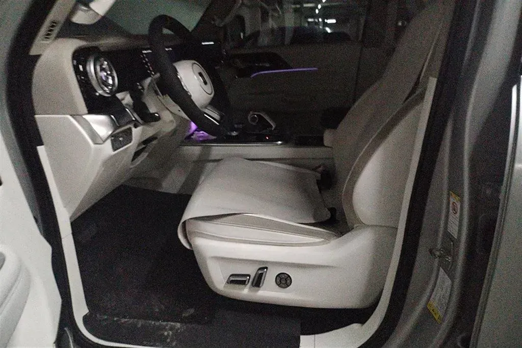 2021 Cyberspace 300 2.0T 227HP L4 8AT,autocango,china used car exporter,china ev exporter,chinese used car exporter,chinese used ev exporter