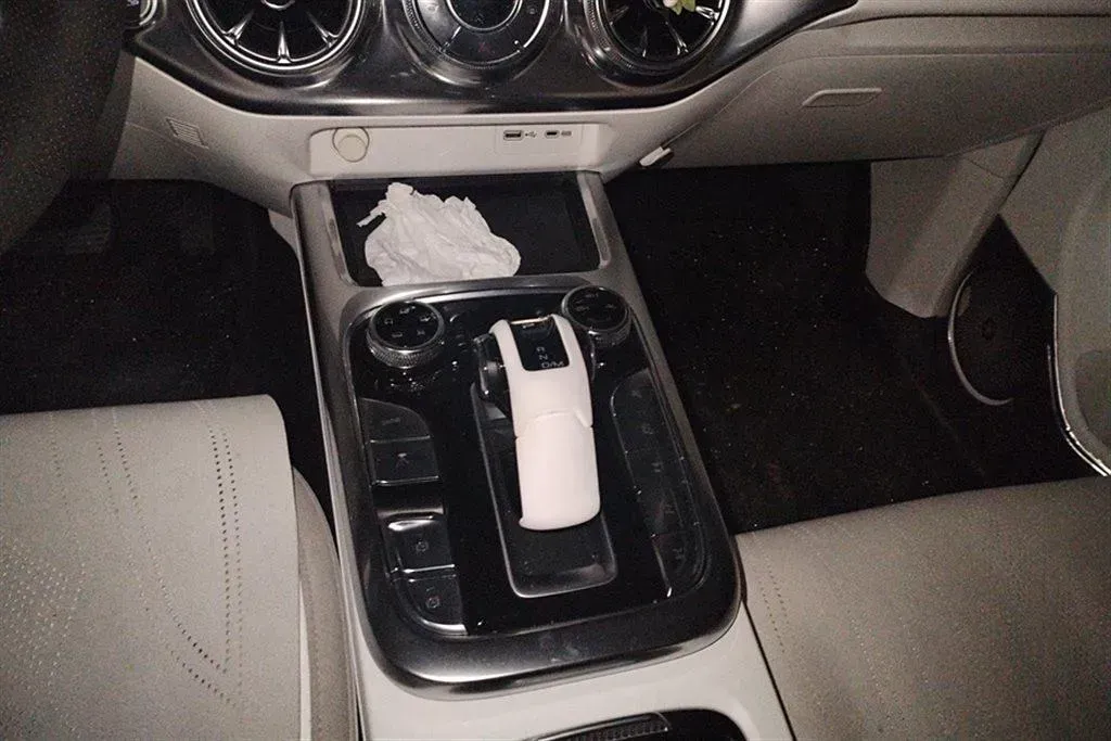 2021 Cyberspace 300 2.0T 227HP L4 8AT,autocango,china used car exporter,china ev exporter,chinese used car exporter,chinese used ev exporter