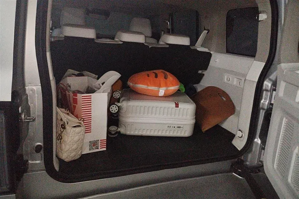 2021 Cyberspace 300 2.0T 227HP L4 8AT,autocango,china used car exporter,china ev exporter,chinese used car exporter,chinese used ev exporter