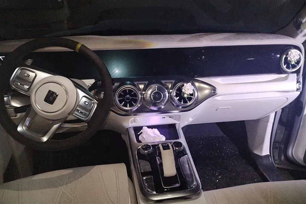 2021 Cyberspace 300 2.0T 227HP L4 8AT,autocango,china used car exporter,china ev exporter,chinese used car exporter,chinese used ev exporter