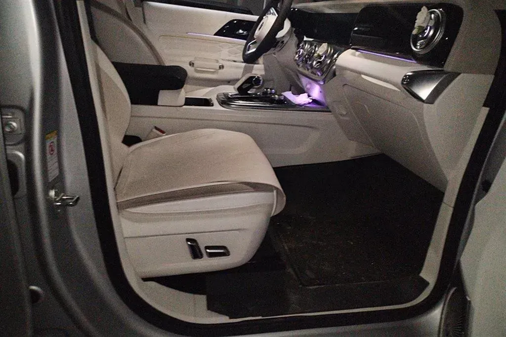 2021 Cyberspace 300 2.0T 227HP L4 8AT,autocango,china used car exporter,china ev exporter,chinese used car exporter,chinese used ev exporter