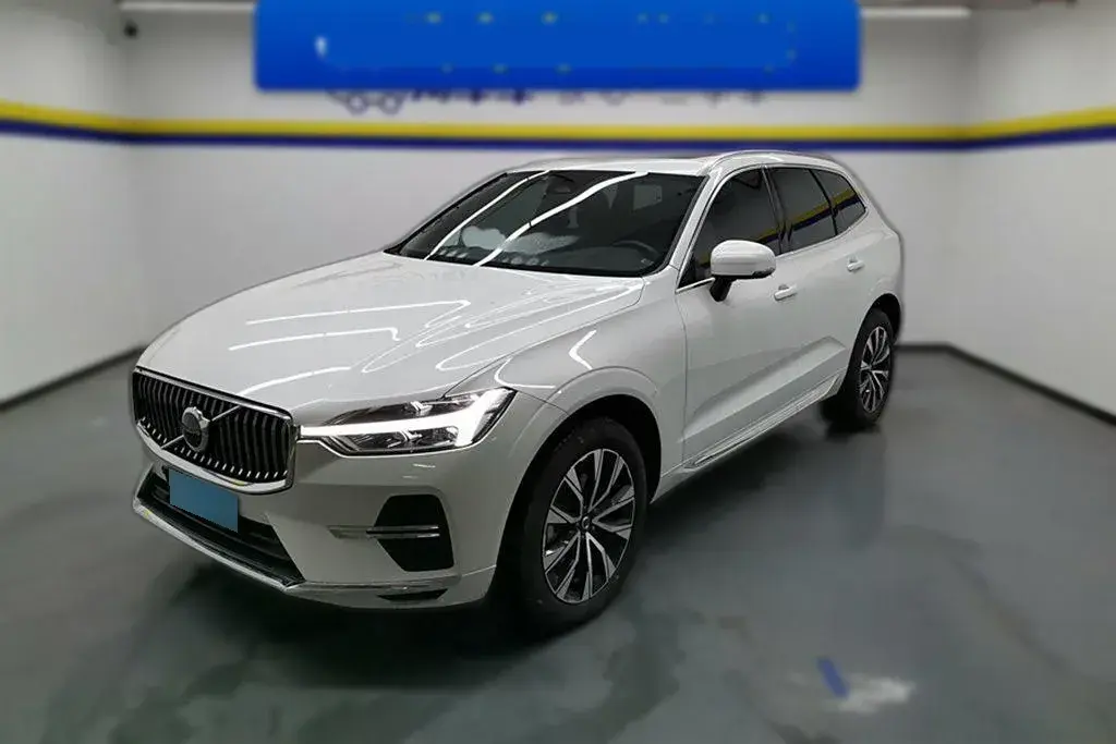 2023 Volvo XC60 2.0T 250HP L4 8AT