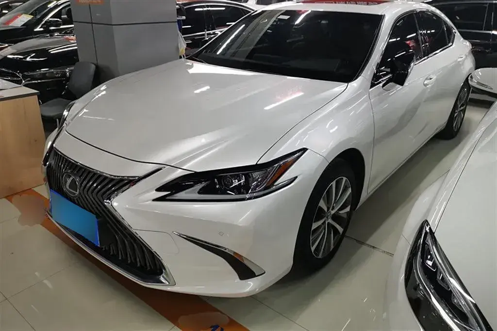 2020 Lexus ES 2.0L 173HP L4 CVT