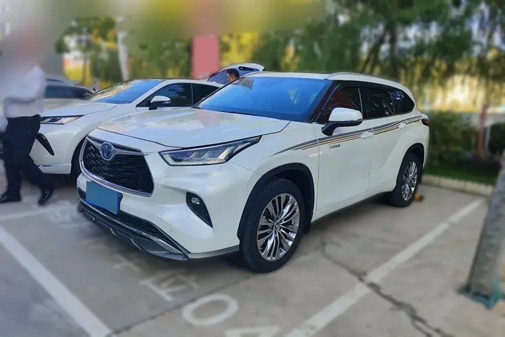 2022 Toyota Highlander 2.5L 192HP L4 E-CVT Hybrid