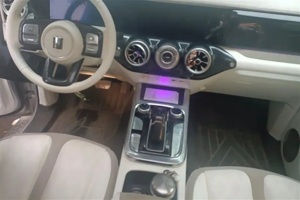 2021 Cyberspace 300 2.0T 227HP L4 8AT,autocango,china used car exporter,china ev exporter,chinese used car exporter,chinese used ev exporter