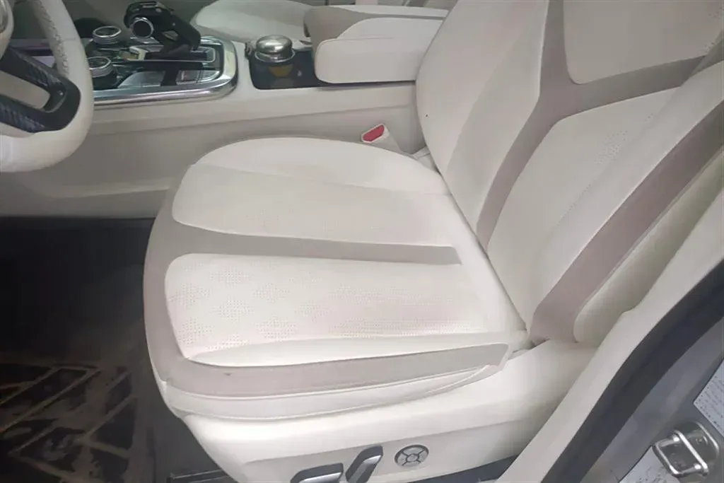 2021 Cyberspace 300 2.0T 227HP L4 8AT,autocango,china used car exporter,china ev exporter,chinese used car exporter,chinese used ev exporter