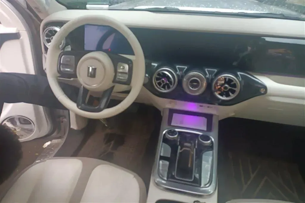 2021 Cyberspace 300 2.0T 227HP L4 8AT,autocango,china used car exporter,china ev exporter,chinese used car exporter,chinese used ev exporter