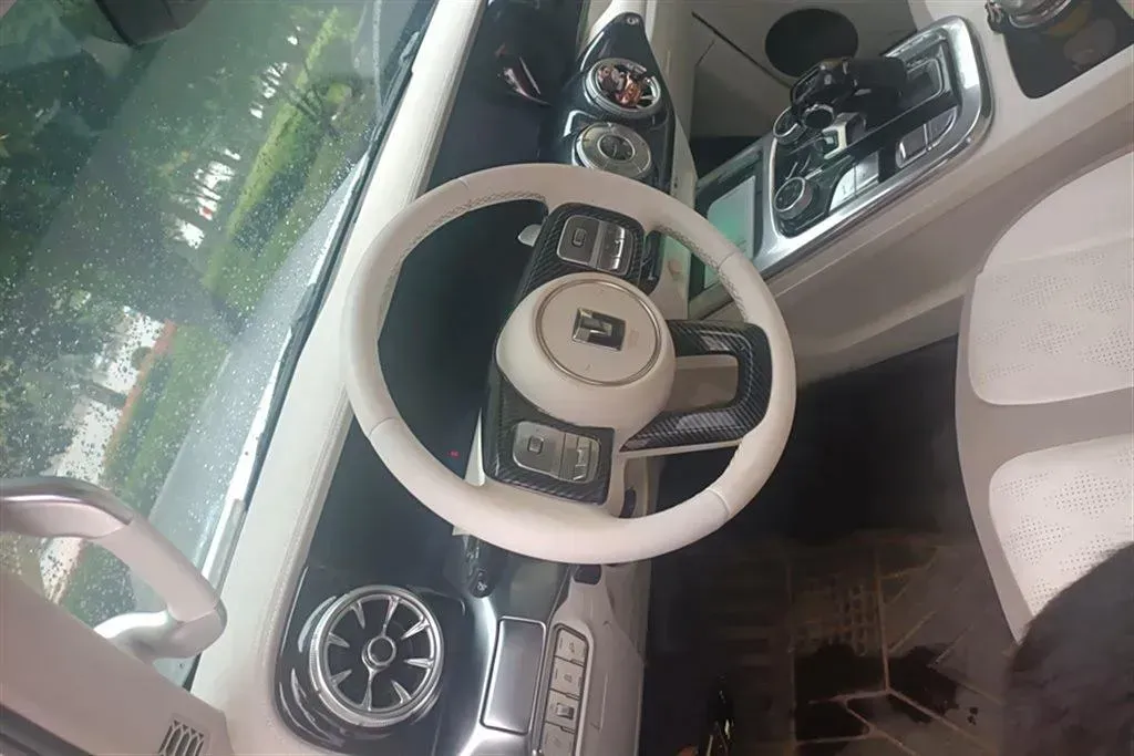 2021 Cyberspace 300 2.0T 227HP L4 8AT,autocango,china used car exporter,china ev exporter,chinese used car exporter,chinese used ev exporter