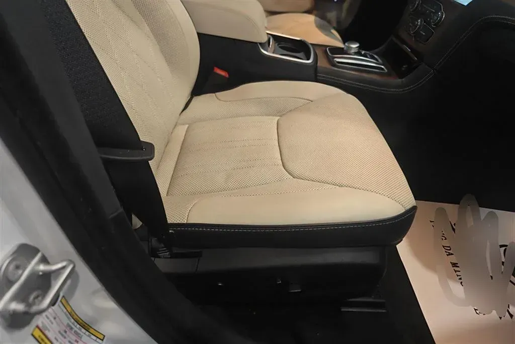 2016 Chrysler 300C 3.0L 234HP V6 8AT,autocango,china used car exporter,china ev exporter,chinese used car exporter,chinese used ev exporter