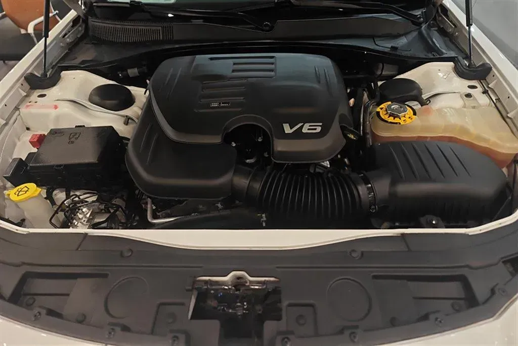 2016 Chrysler 300C 3.0L 234HP V6 8AT,autocango,china used car exporter,china ev exporter,chinese used car exporter,chinese used ev exporter