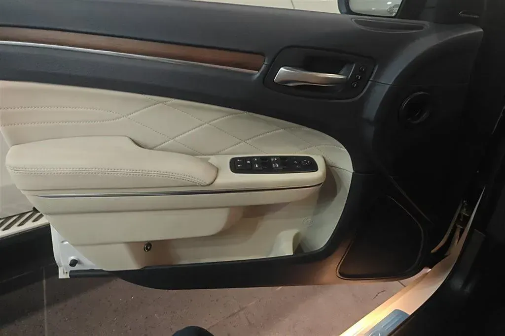 2016 Chrysler 300C 3.0L 234HP V6 8AT,autocango,china used car exporter,china ev exporter,chinese used car exporter,chinese used ev exporter