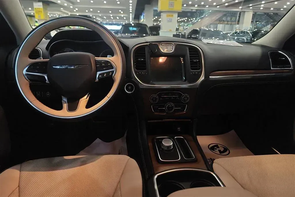 2016 Chrysler 300C 3.0L 234HP V6 8AT,autocango,china used car exporter,china ev exporter,chinese used car exporter,chinese used ev exporter