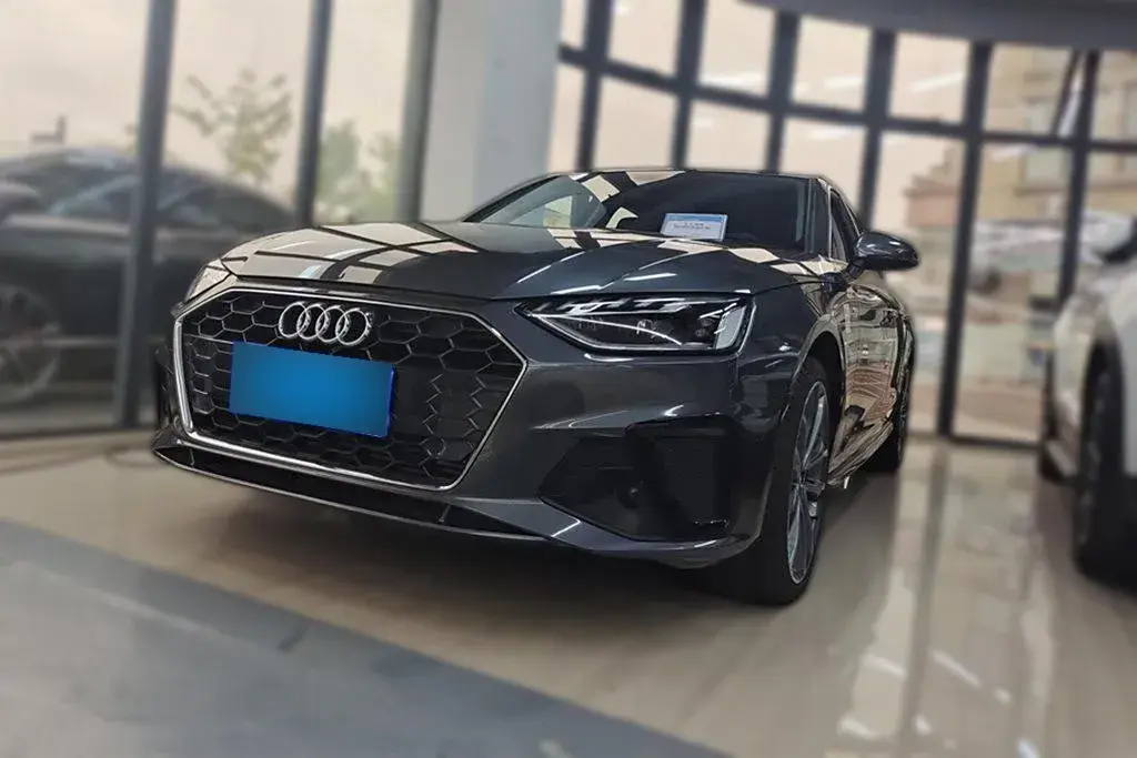 2022 Audi A4L 2.0T 190HP L4 7DCT