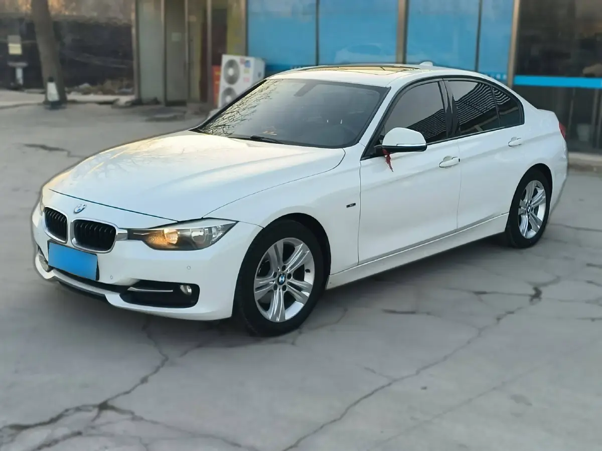 2013 BMW 3 Series 1.6T 136HP L4 8AT