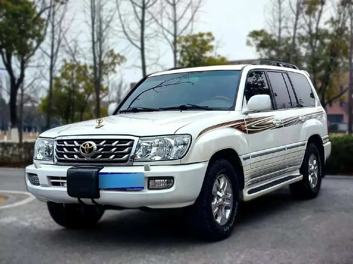 2005 Toyota Land Cruiser 4.5L 211HP L6 4AT