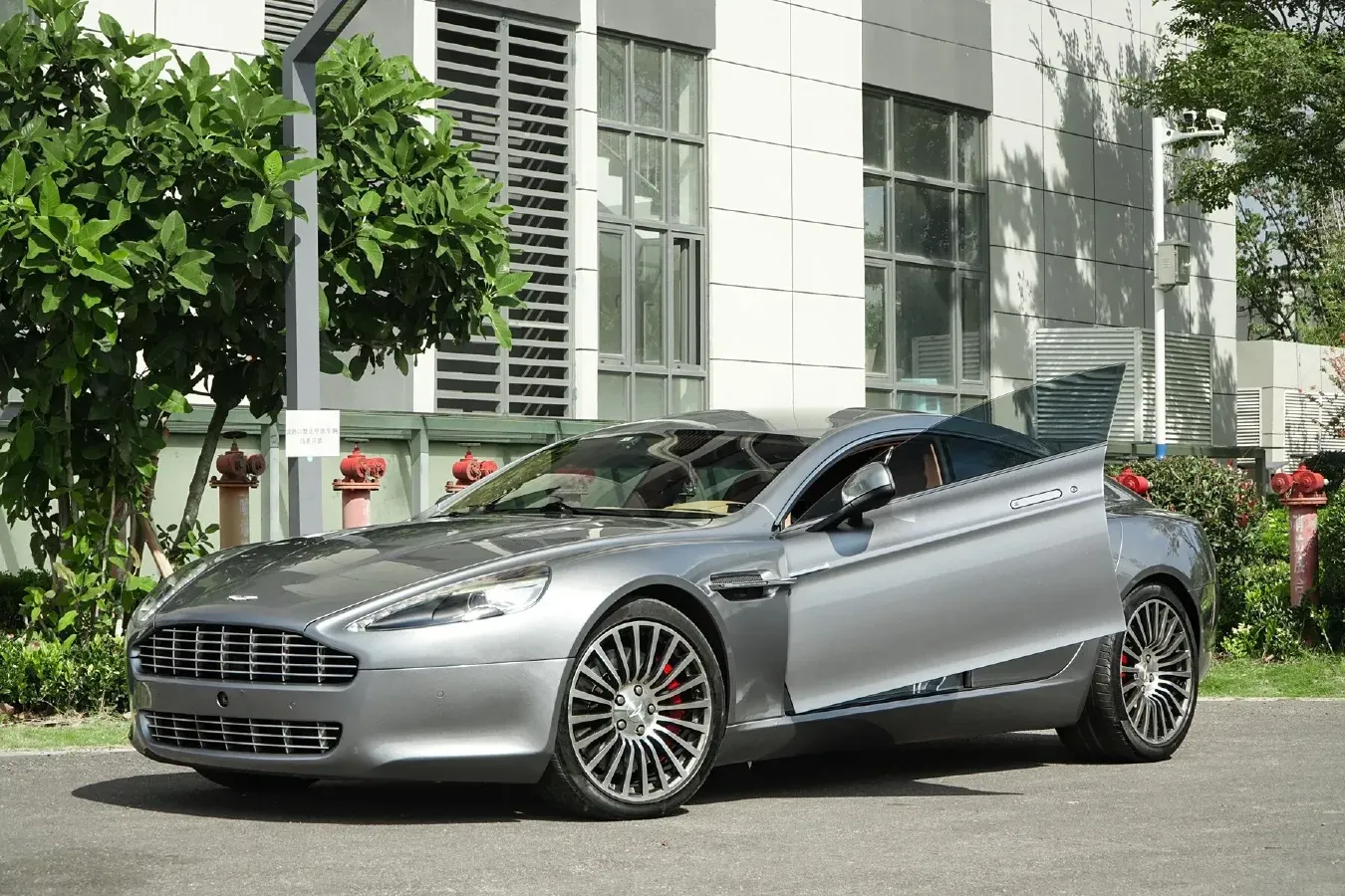 2010 Aston Martin Rapide 6.0L 477HP V12 6AT,autocango,china used car exporter,china ev exporter,chinese used car exporter,chinese used ev exporter