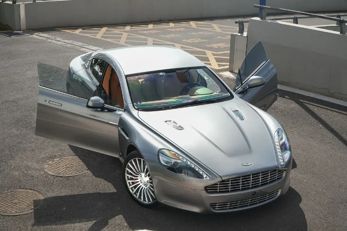 2010 Aston Martin Rapide 6.0L 477HP V12 6AT,autocango,china used car exporter,china ev exporter,chinese used car exporter,chinese used ev exporter