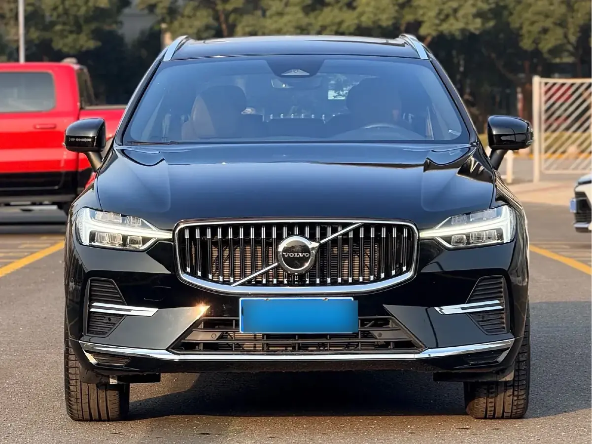 2024 Volvo XC60 2.0T 250HP L4 8AT