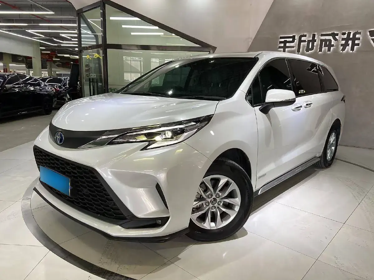 2023 Toyota Granvia 2.5L 189HP L4 E-CVT Hybrid