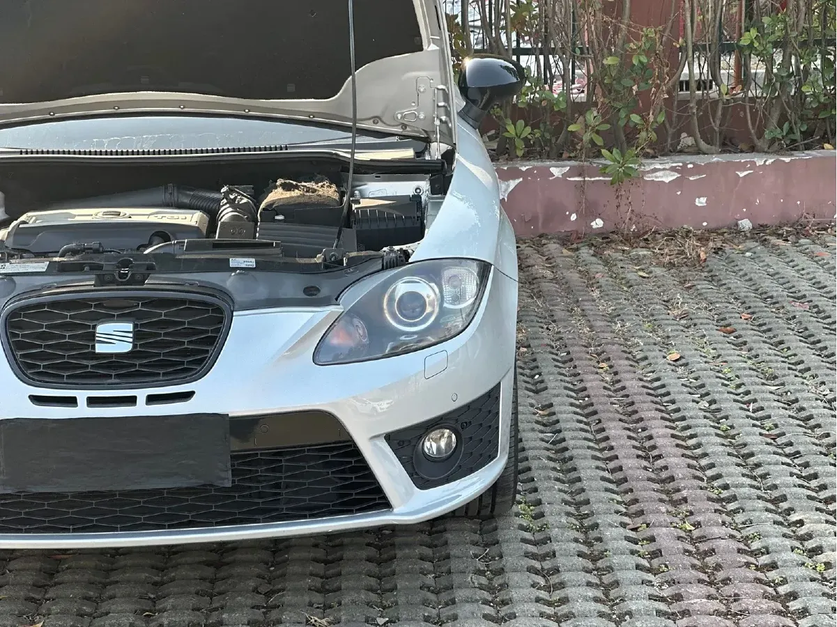 2012 Seat Leon 2.0T 211HP L4 6DCT,autocango,china used car exporter,china ev exporter,chinese used car exporter,chinese used ev exporter