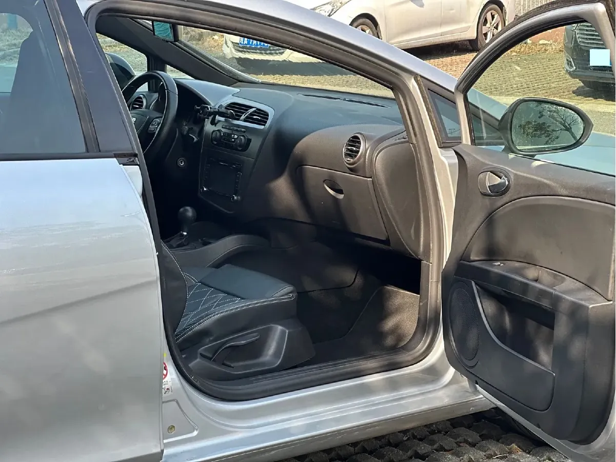 2012 Seat Leon 2.0T 211HP L4 6DCT,autocango,china used car exporter,china ev exporter,chinese used car exporter,chinese used ev exporter