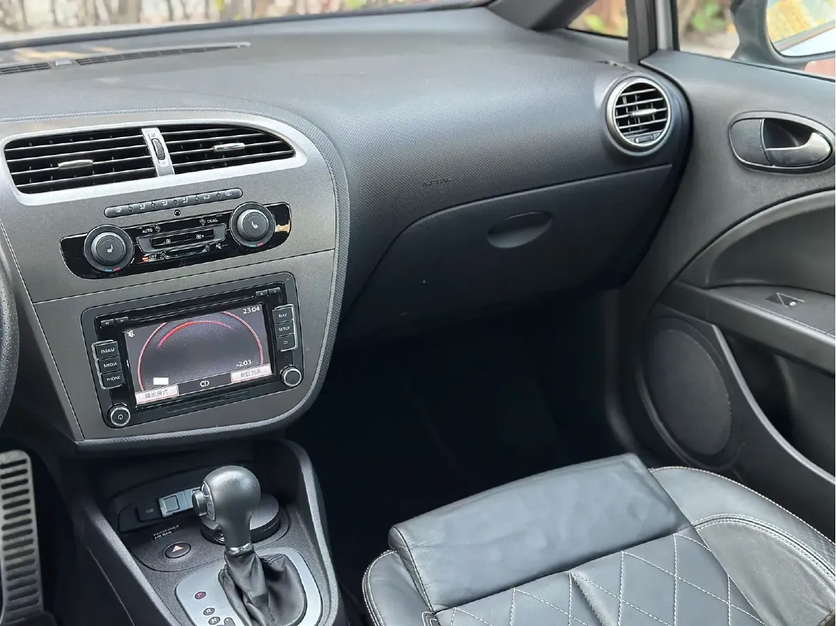 2012 Seat Leon 2.0T 211HP L4 6DCT,autocango,china used car exporter,china ev exporter,chinese used car exporter,chinese used ev exporter