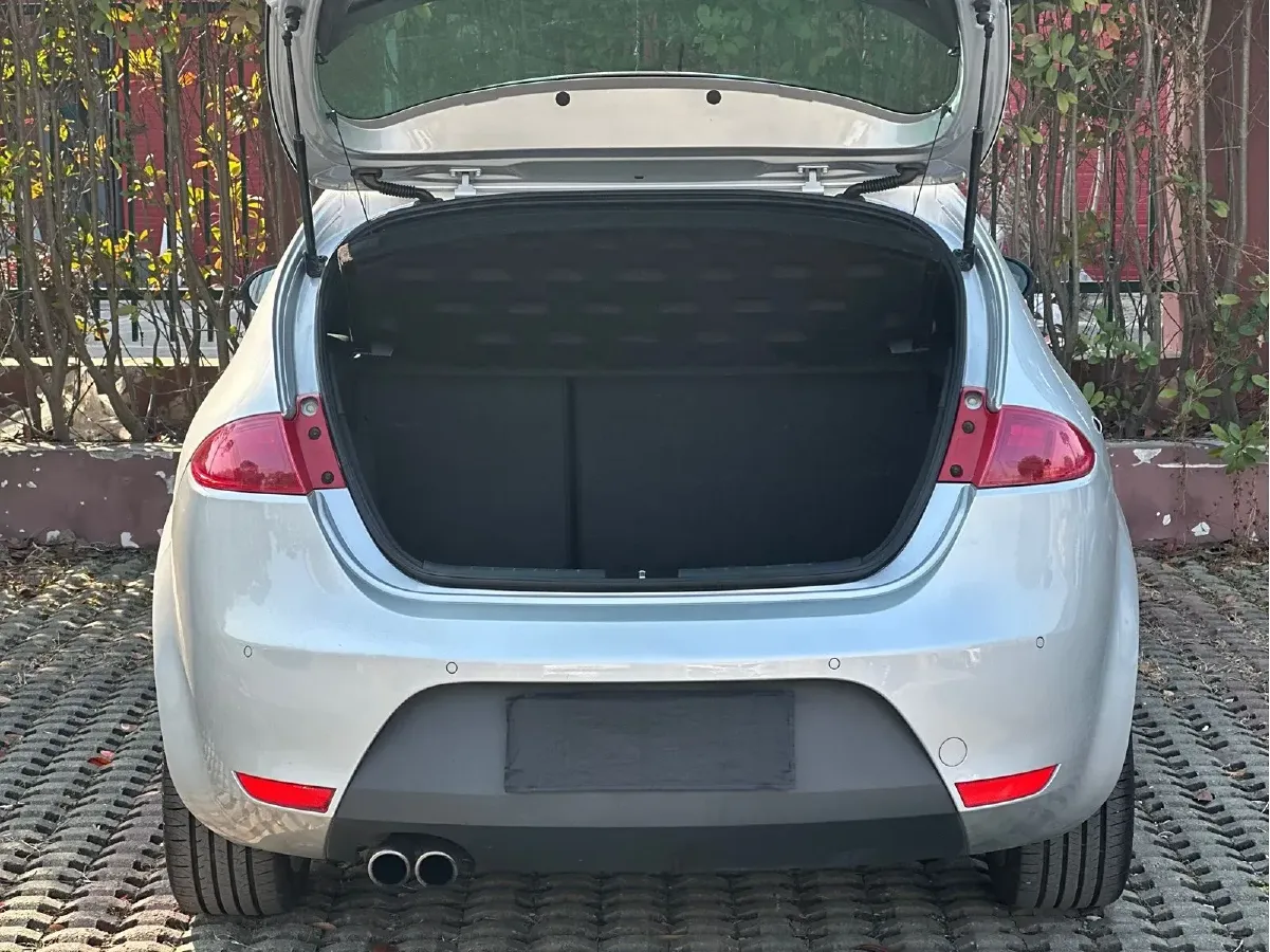 2012 Seat Leon 2.0T 211HP L4 6DCT,autocango,china used car exporter,china ev exporter,chinese used car exporter,chinese used ev exporter