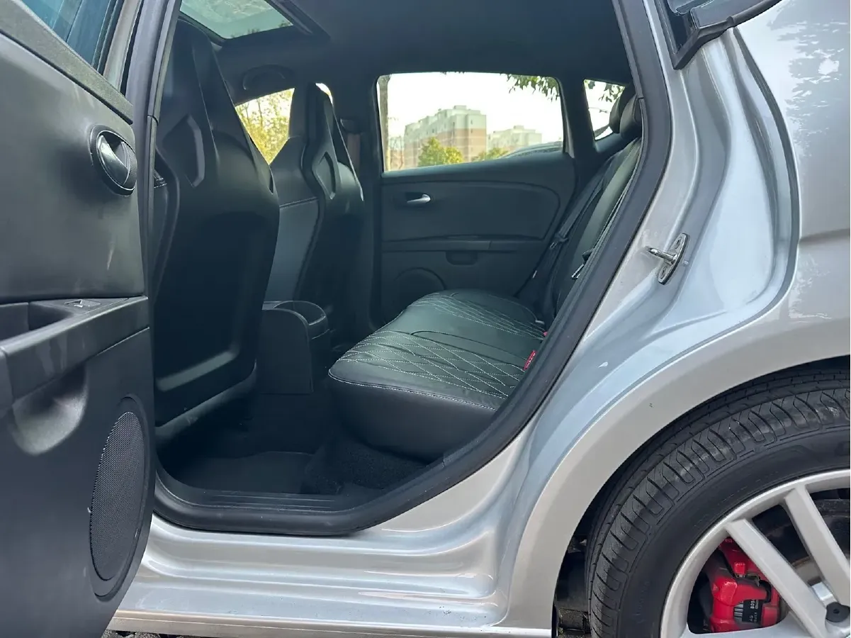 2012 Seat Leon 2.0T 211HP L4 6DCT,autocango,china used car exporter,china ev exporter,chinese used car exporter,chinese used ev exporter