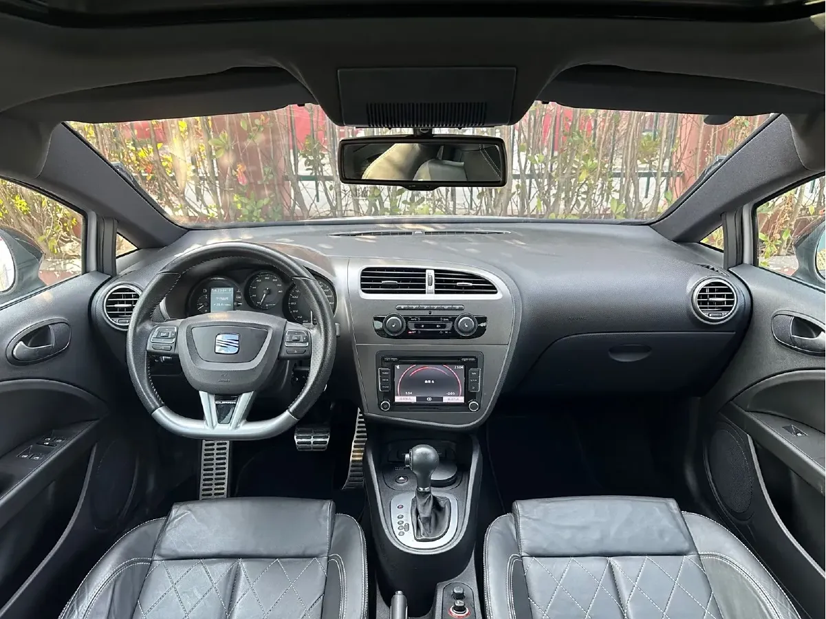 2012 Seat Leon 2.0T 211HP L4 6DCT,autocango,china used car exporter,china ev exporter,chinese used car exporter,chinese used ev exporter