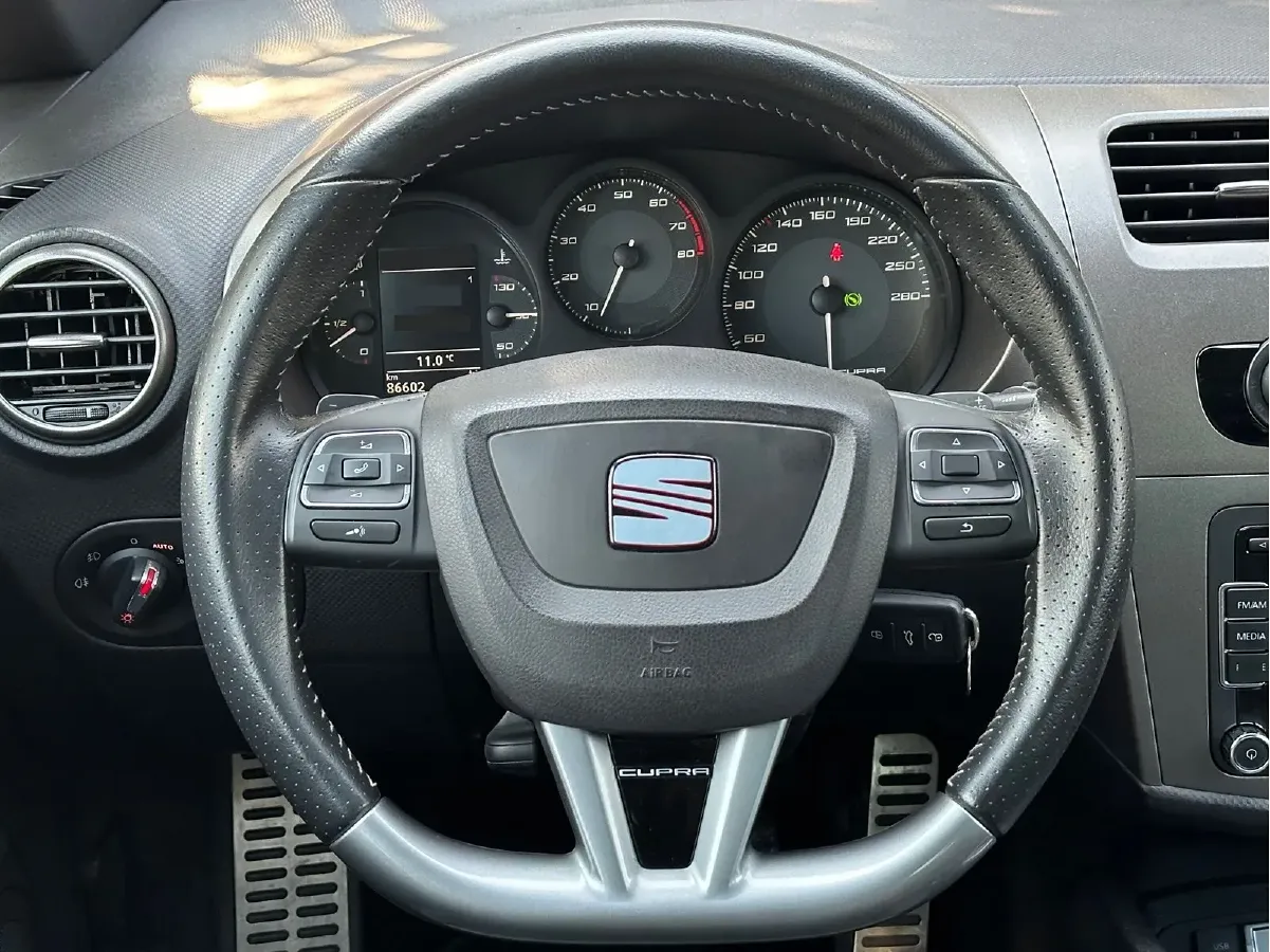 2012 Seat Leon 2.0T 211HP L4 6DCT,autocango,china used car exporter,china ev exporter,chinese used car exporter,chinese used ev exporter