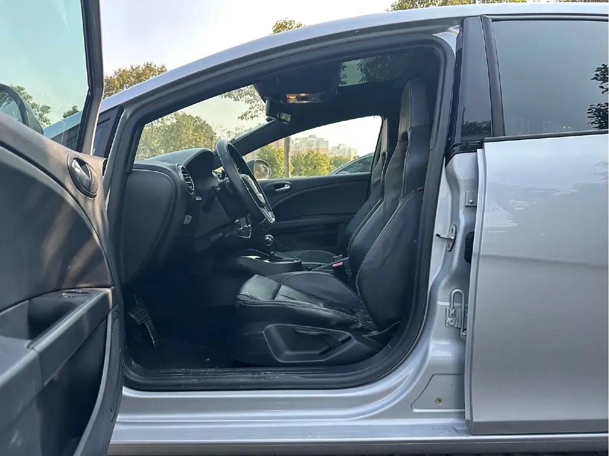 2012 Seat Leon 2.0T 211HP L4 6DCT,autocango,china used car exporter,china ev exporter,chinese used car exporter,chinese used ev exporter